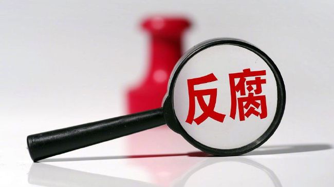 宋天铭心下一惊，脱口问道：怎么回事？。